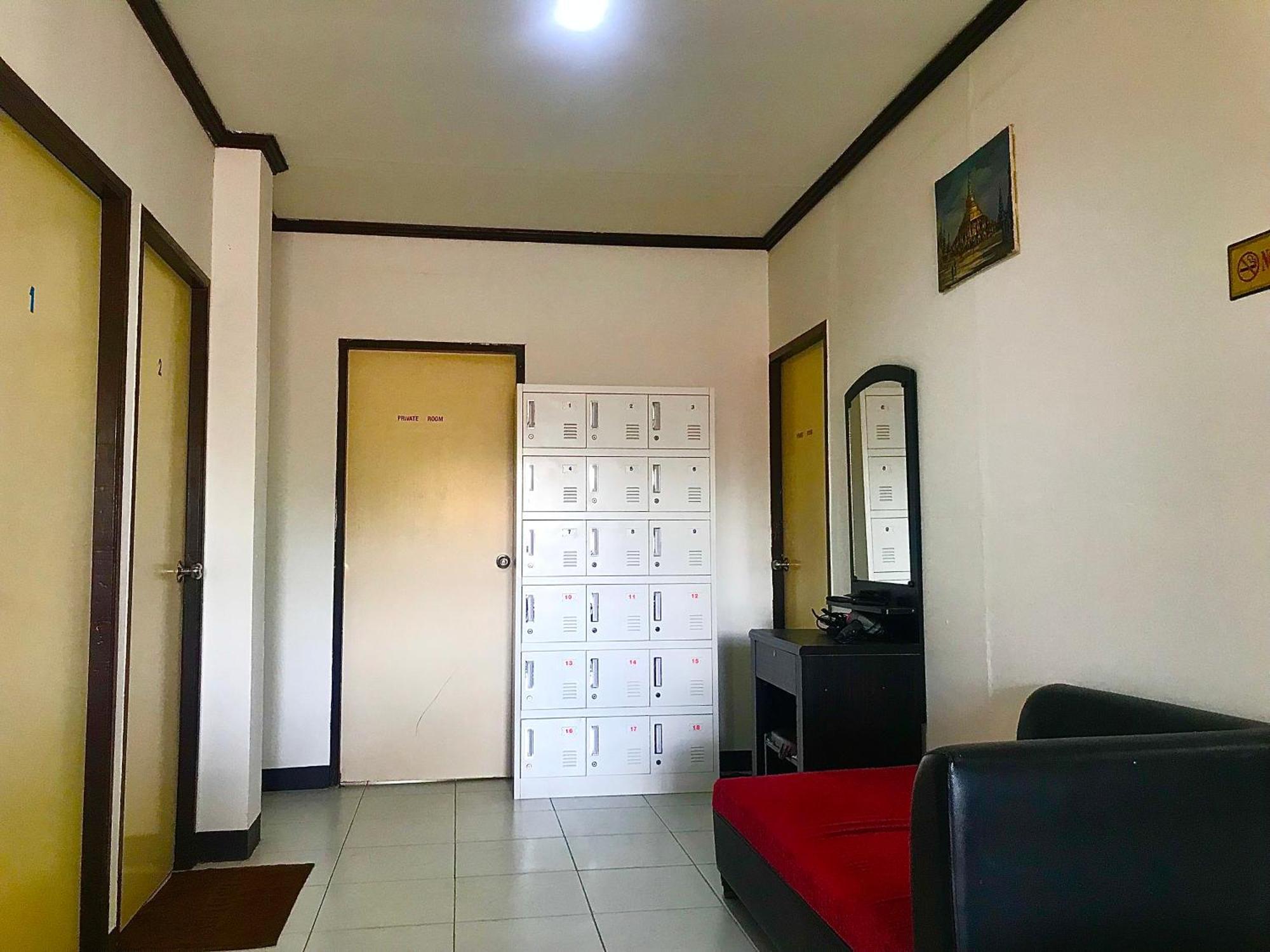 Moon Dolphin Hostel Хаад Рин Экстерьер фото