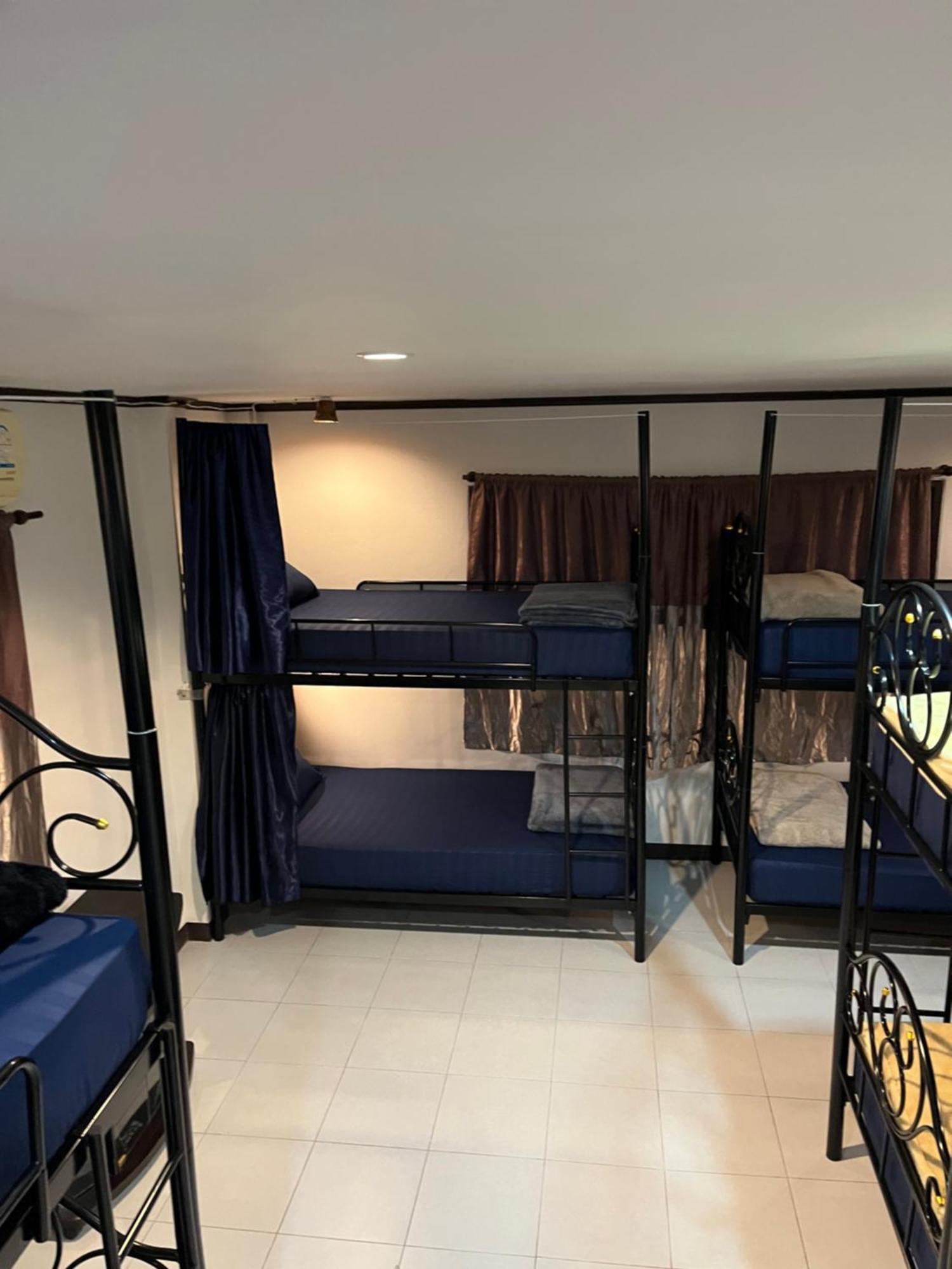 Moon Dolphin Hostel Хаад Рин Экстерьер фото