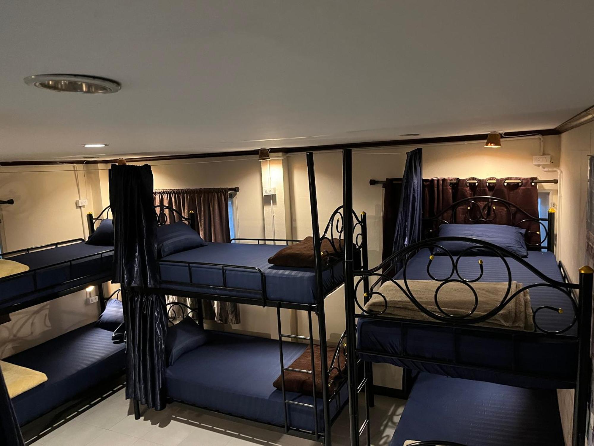 Moon Dolphin Hostel Хаад Рин Экстерьер фото