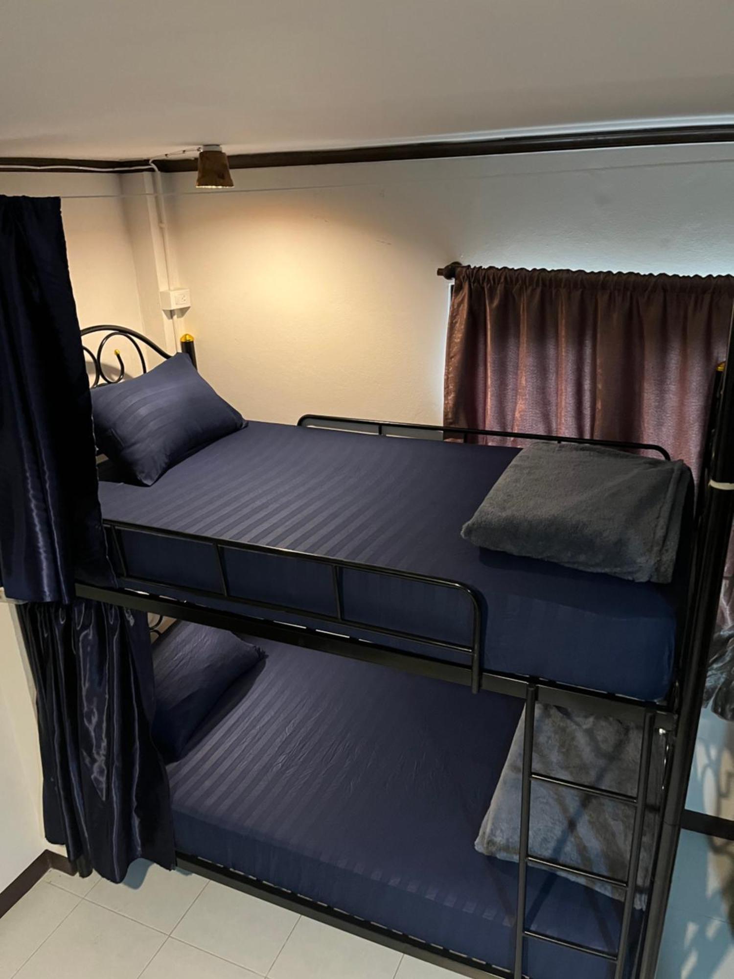 Moon Dolphin Hostel Хаад Рин Экстерьер фото