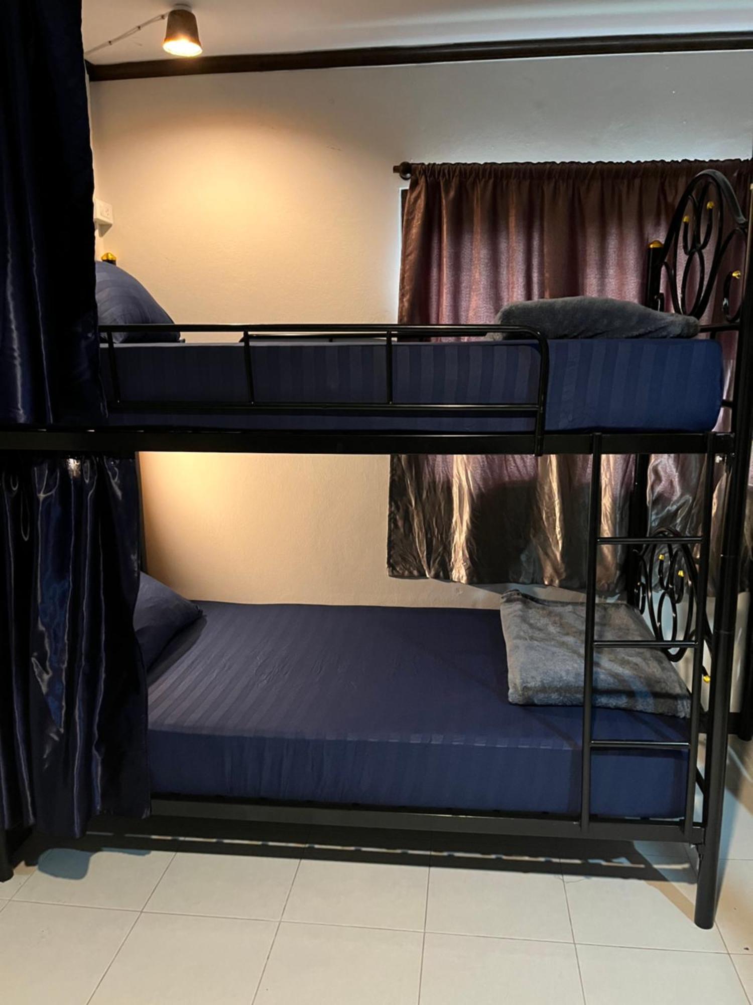 Moon Dolphin Hostel Хаад Рин Экстерьер фото