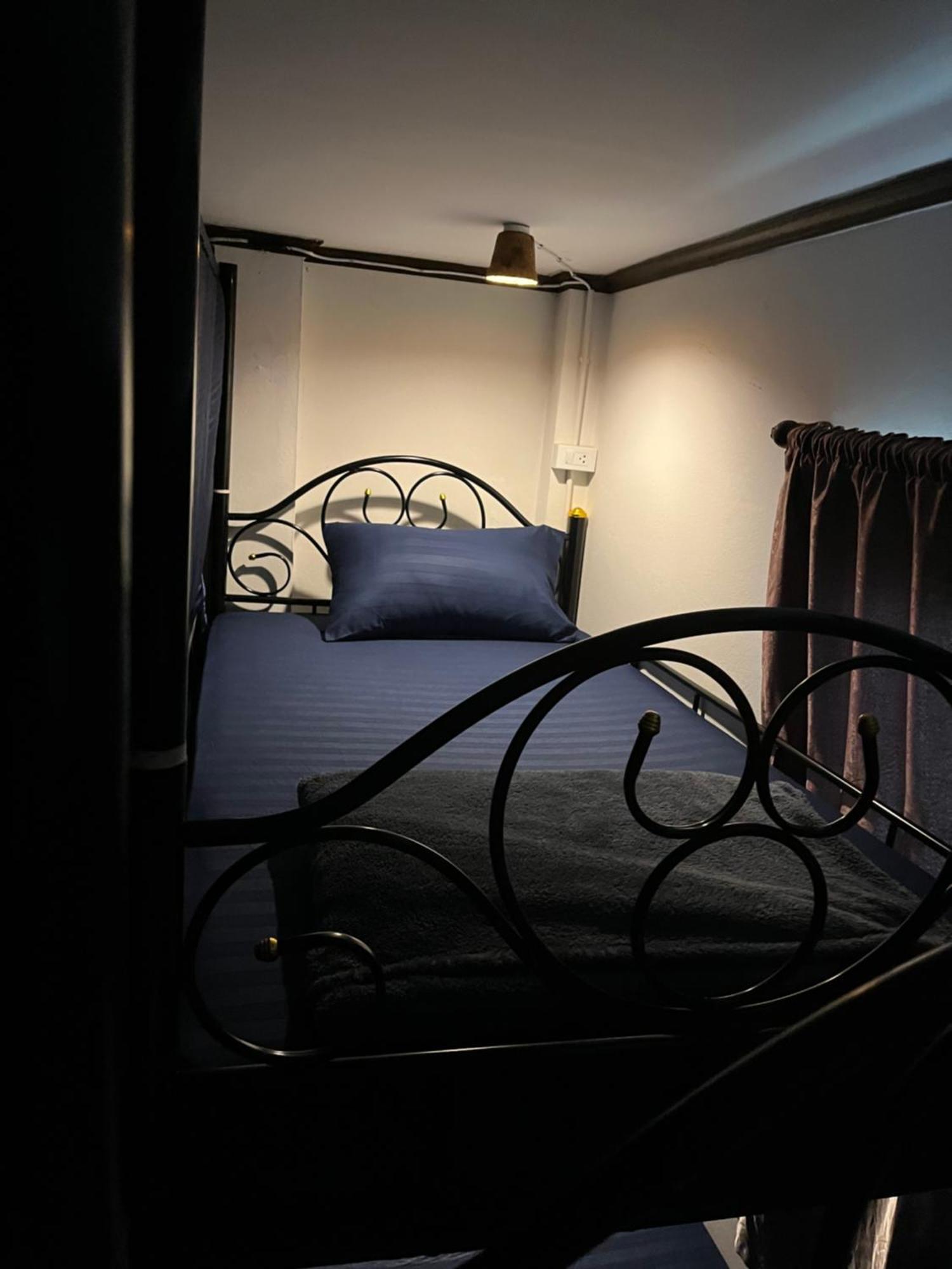 Moon Dolphin Hostel Хаад Рин Экстерьер фото